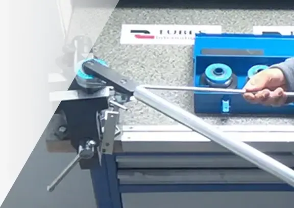 Ruční ohýbačka trubek